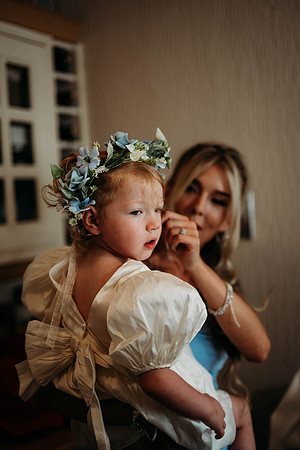 holly-ellis-111