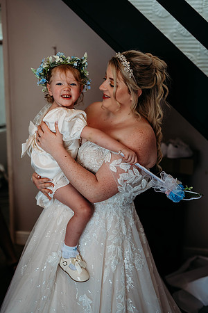 holly-ellis-155