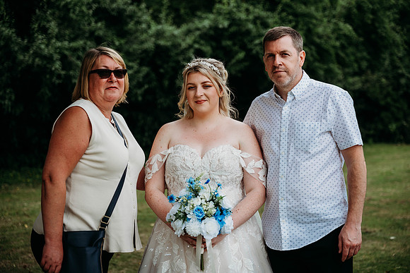 holly-ellis-400