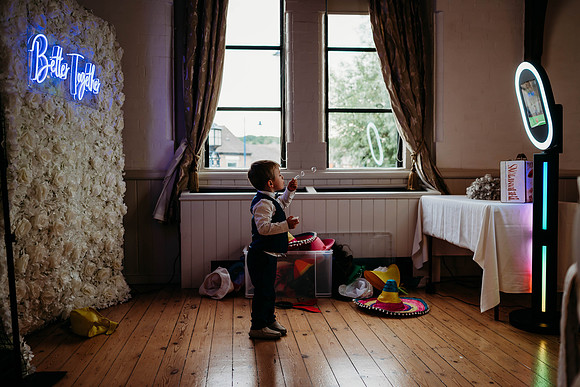 holly-ellis-700