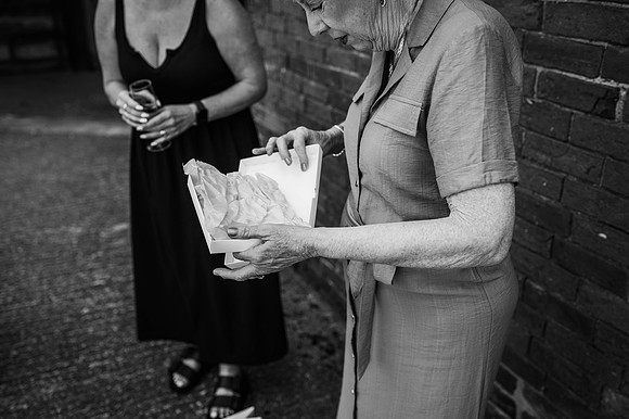 sarah-james-mono-112