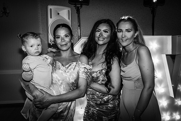 amelia-luke-mono-594